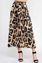 Load image into Gallery viewer, Lucy Leopard pleated skirt