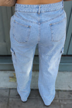 Load image into Gallery viewer, Oakley’s Cargo Pants
