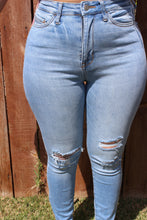 Load image into Gallery viewer, EMMAS HIGH WAISTED JEANS

