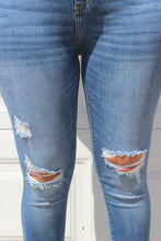 Load image into Gallery viewer, FERRA&#39;S MID-RISE JEANS
